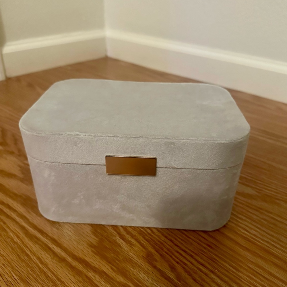 Elegant Gray Jewelry Box